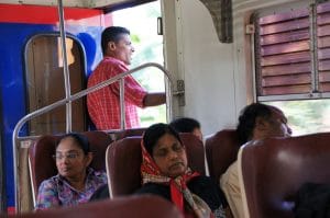 Per Zug durch Sri Lanka - mit offener Tür
